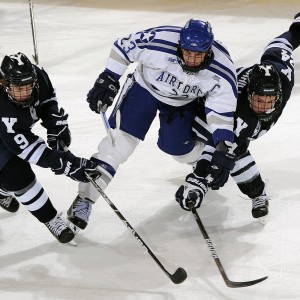 体育竞猜网站-沸腾的看台，当哈登的后撤步三分点燃中国球迷的星河，哈登后撤步三分燃爆中国球迷的星河